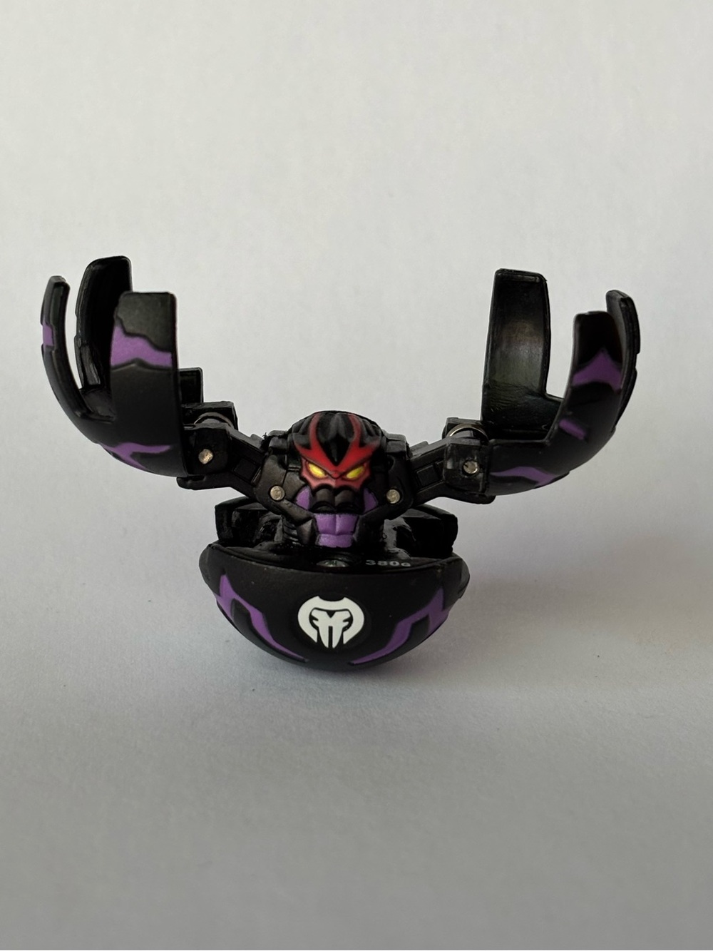 Bakugan Fear Ripper Darkus 380g Battle Brawler with 2 Magnetic Cards